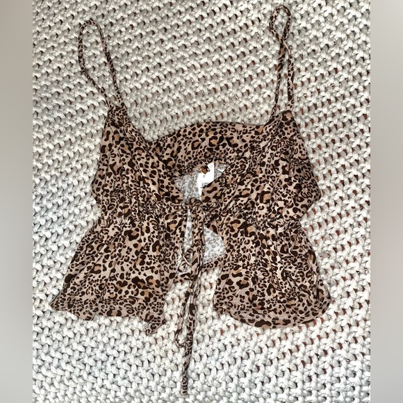 Cheetah print cropped tie-front cami - Picture 3 of 3